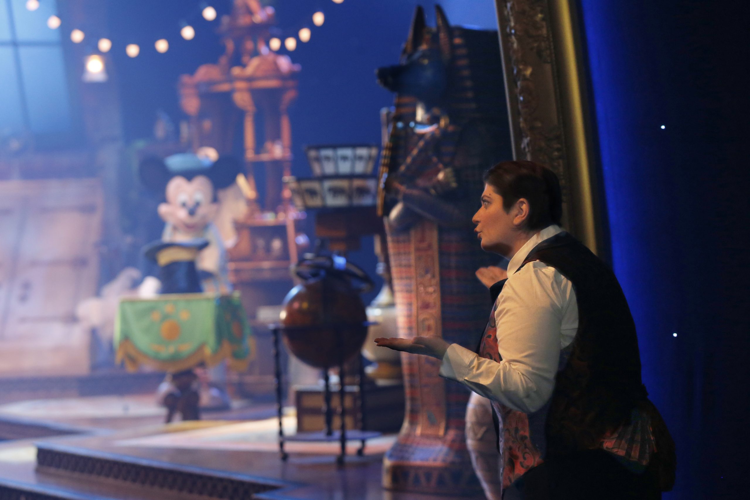 Disneyland Paris propose pour la première fois une version en langue des signes française de son spectacle Mickey et le Magicien