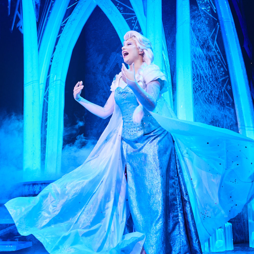 Elsa dans le spectacle "La Reine des Neiges : une Invitation Musicale"