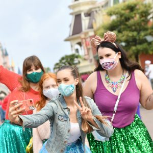 Les visiteurs de retour à Disneyland Paris