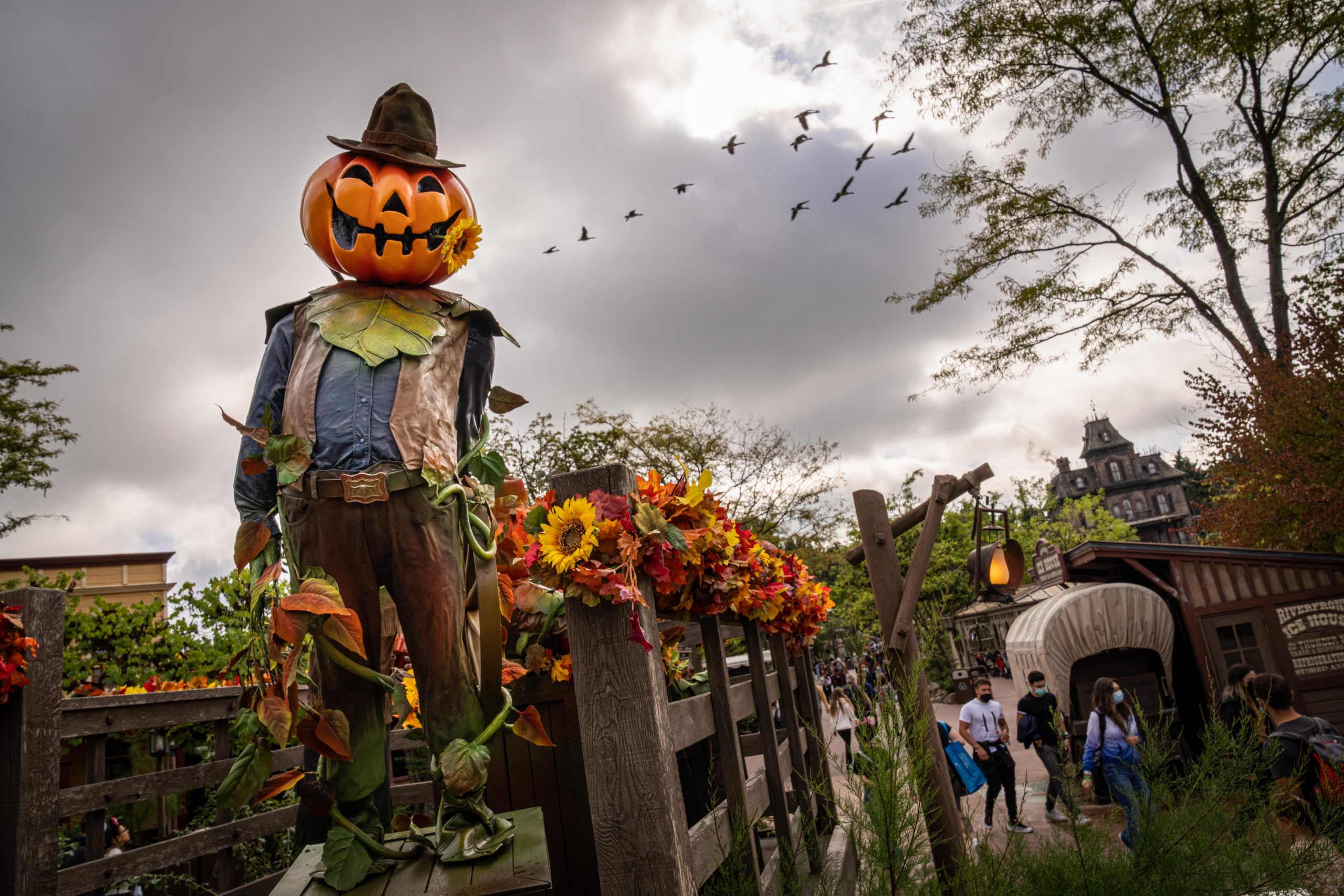 Disneyland Paris a inauguré ce weekend en avant-première, la saison d’Halloween avec des célébrités prêtes à frissonner !