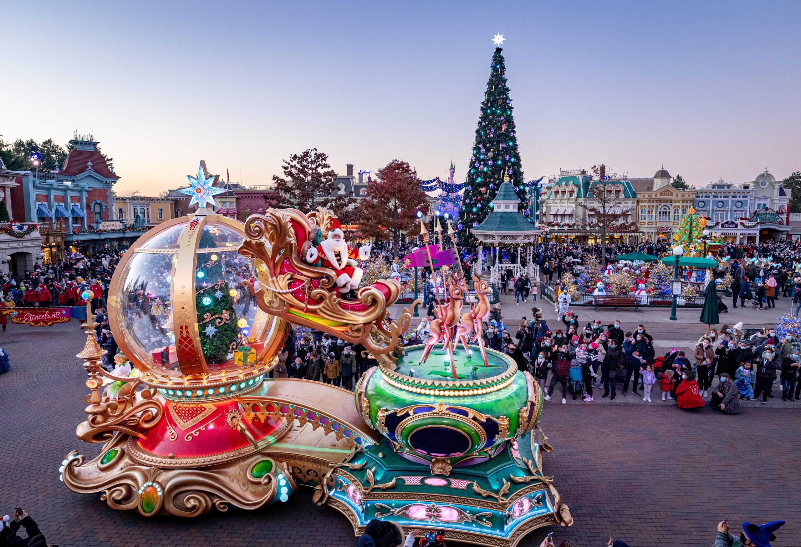 Disneyland Paris Launches Enchanted Christmas Season with a New Dazzling Parade in the Company of Many European Celebrities