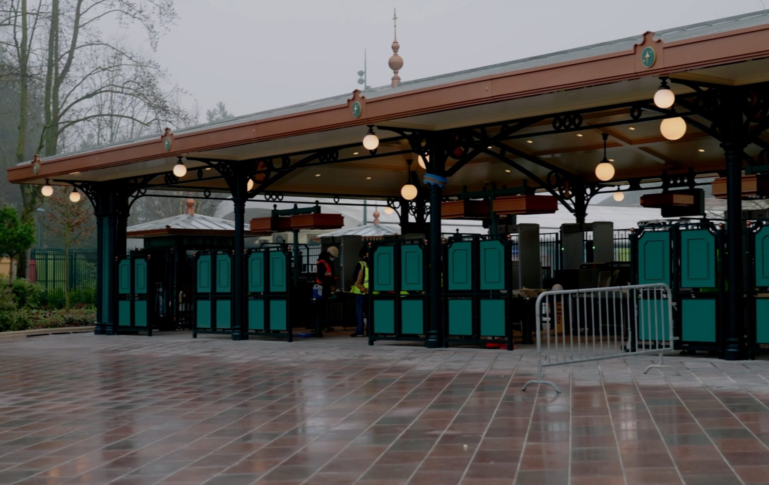 Optimization of the Guest Arrival Experience on Disney Parks Esplanade