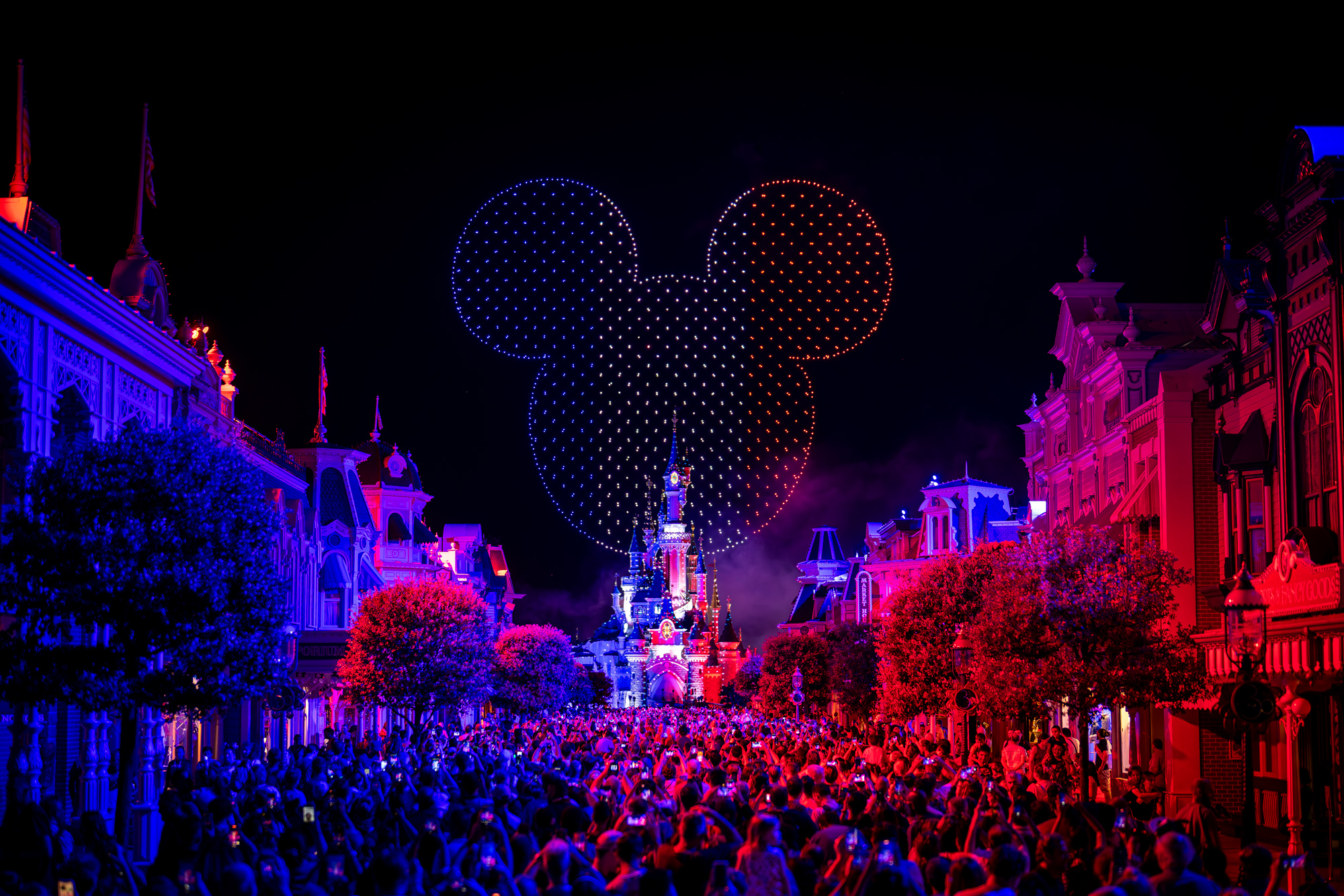 To celebrate Bastille Day, Disneyland Paris presented the Largest Drone Show in Europe, with 1,495 drones.