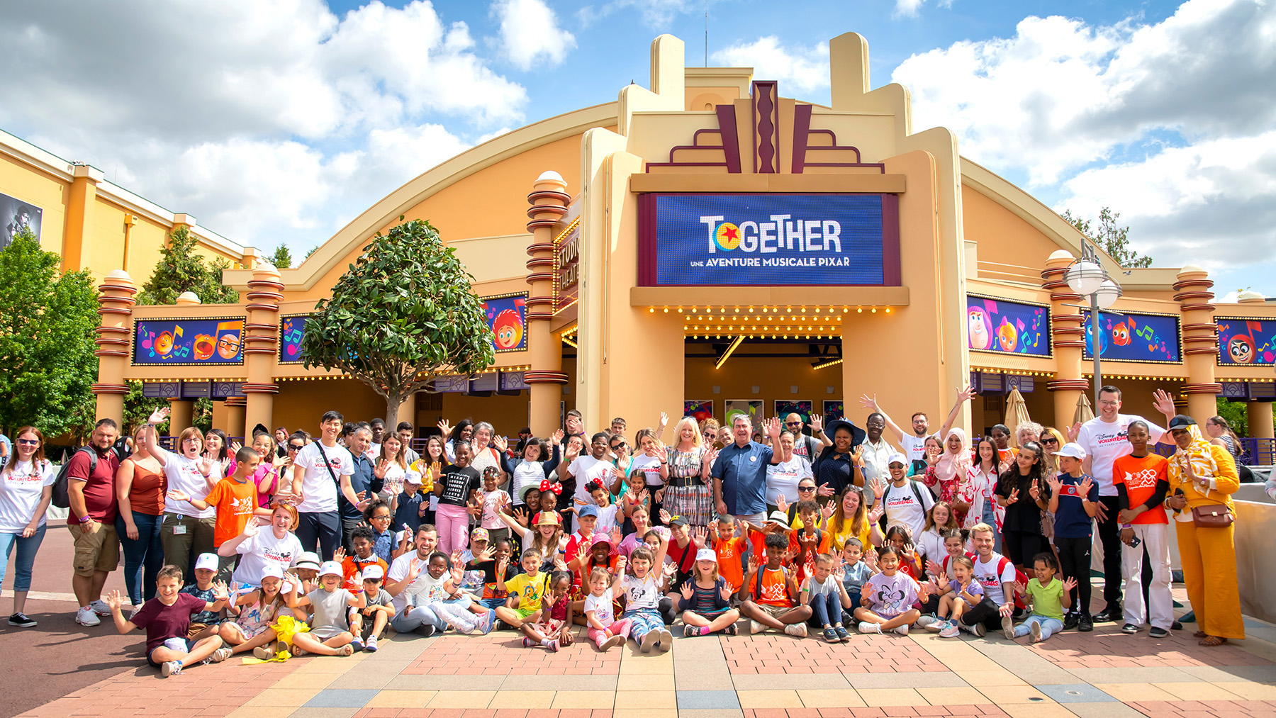 5000 underprivileged young people from Secours Populaire français invited to Disneyland Paris this summer