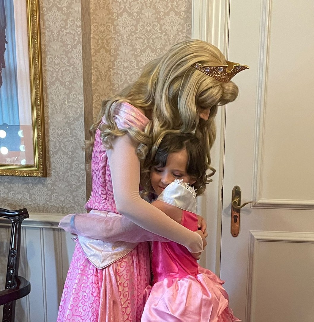 Lilou réalise son rêve et rencontre la Princesse Aurore