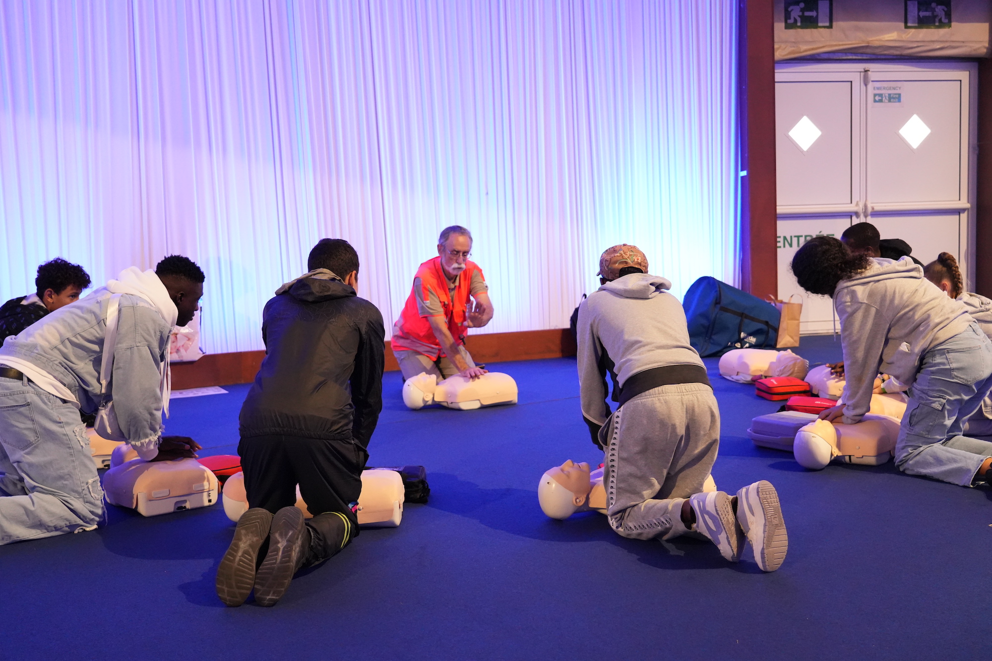 350 young people of the French Red Cross trained in first aid
