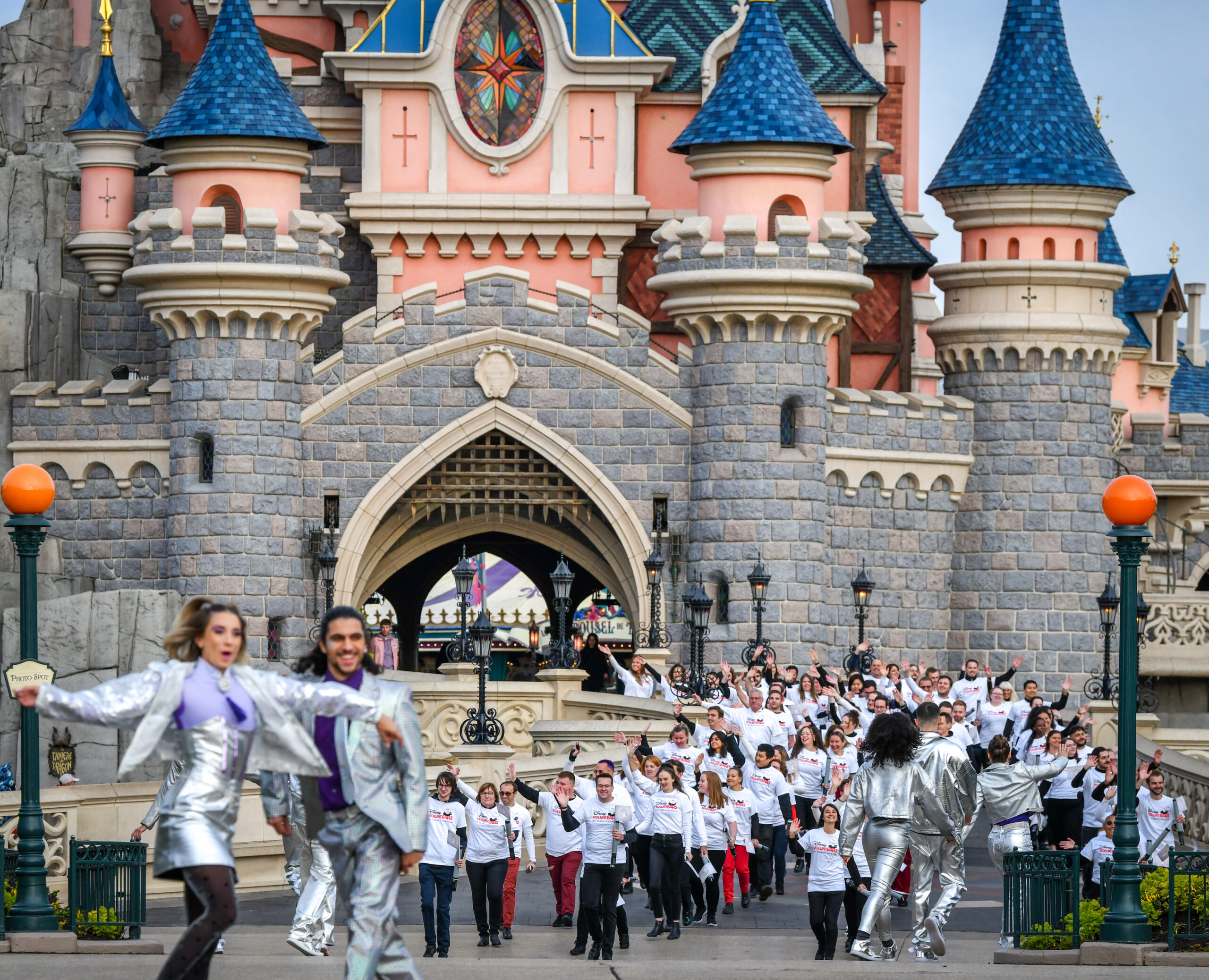 Célébration des 100 ans de Disney : Les Disney VoluntEARS à l’honneur à Disneyland Paris