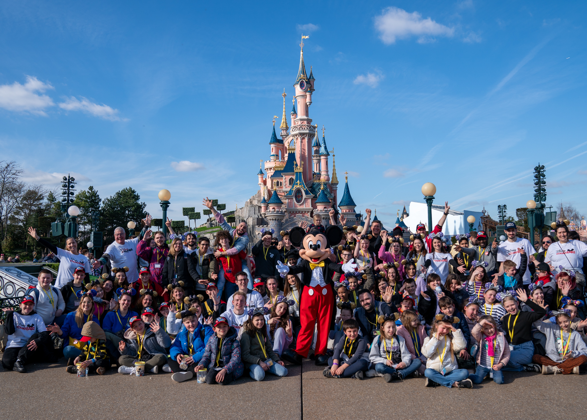 Plus d’une centaine d’enfants placés découvrent Disneyland Paris grâce au Nostalgie Magic Tour