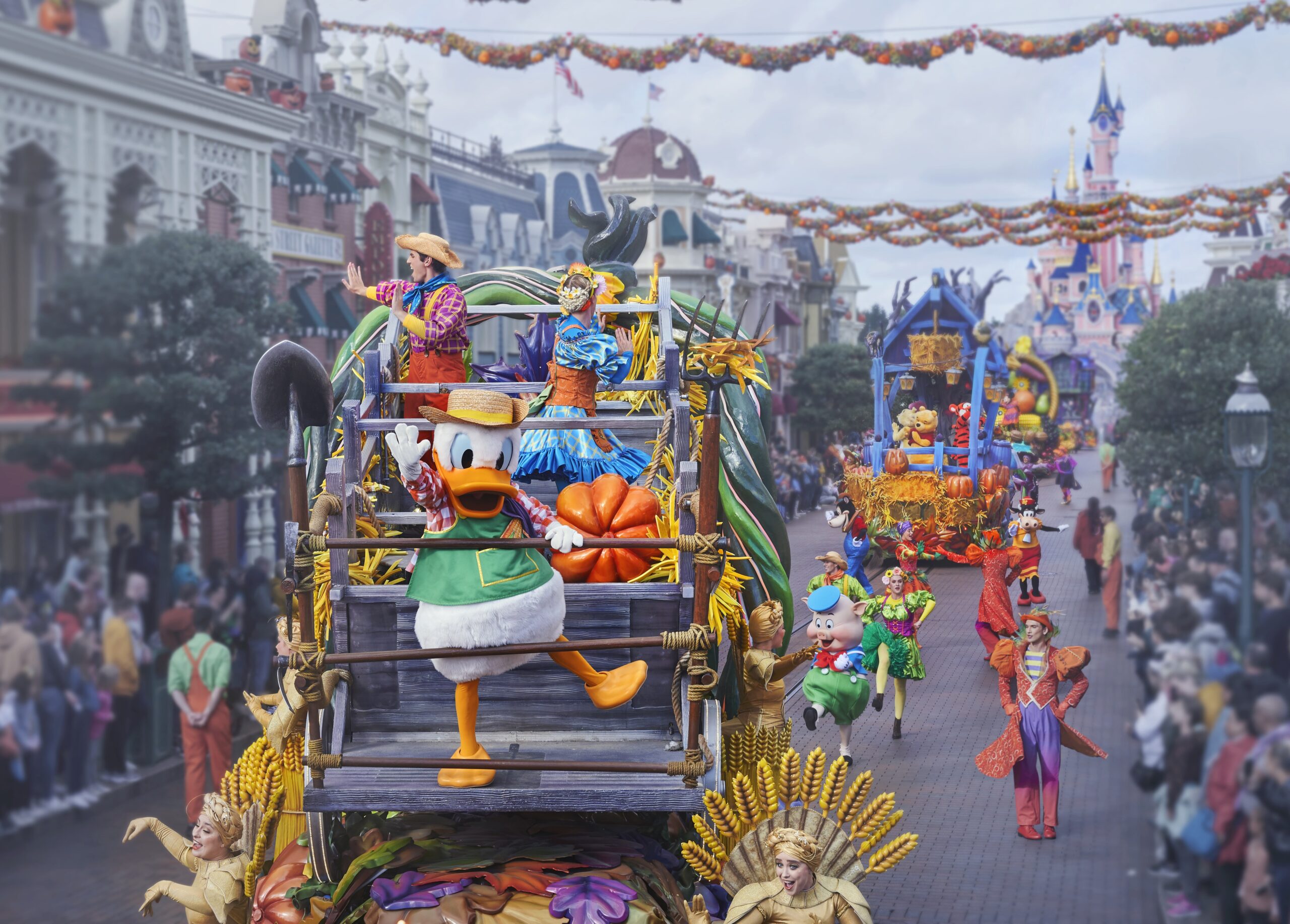 DISNEY HALLOWEEN FESTIVAL NEEMT DISNEYLAND PARIS OVER MET MEER GELACH, SPANNING EN MYSTERIE