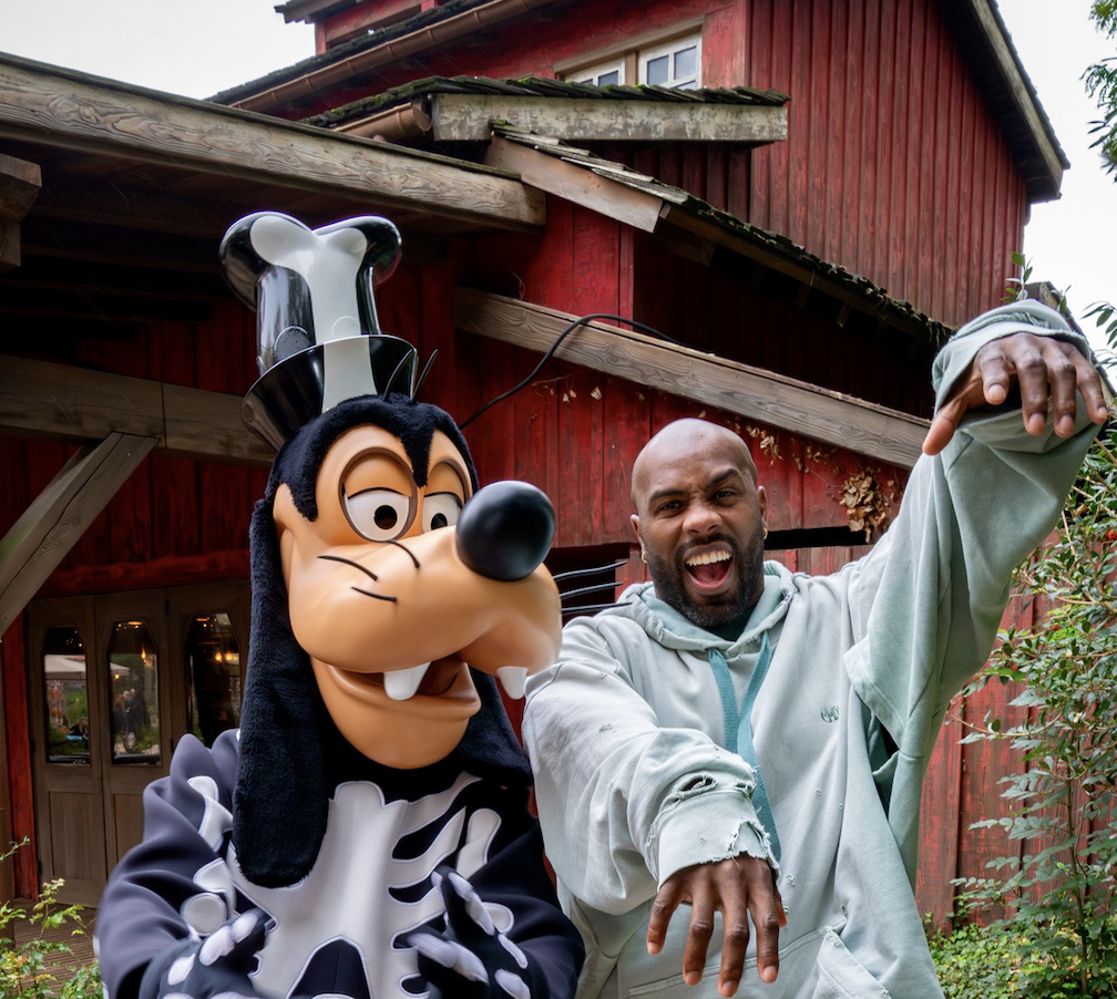 Teddy Riner en visite à Disneyland Paris