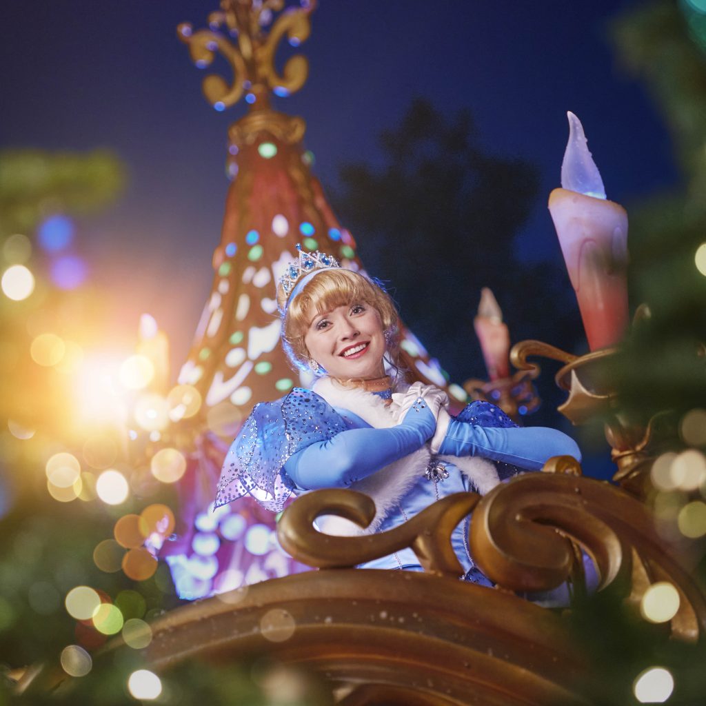 Disneyland® Paris reveals incredible offerings for 2021 Christmas season,  with the return of must-see shows and a brand-new Christmas Parade -  DisneylandParis News