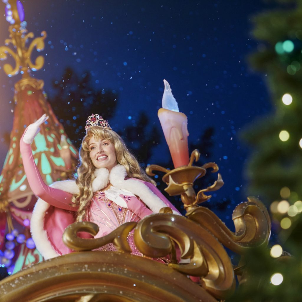 Disneyland® Paris révèle un programme exceptionnel pour la saison de Noël  2021, avec le retour de spectacles incontournables et une toute nouvelle  Parade de Noël • DisneylandParis News